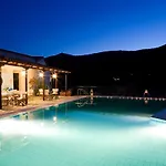 Poros Beach Camping- Studios אתר קמפינג *