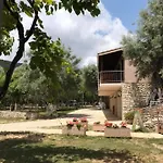 Poros Beach Camping- Studios אתר קמפינג *