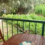 אתר קמפינג Poros Beach Camping- Studios *