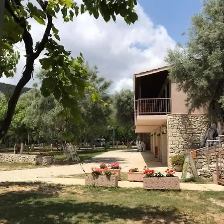Poros Beach Camping- Studios אתר קמפינג *