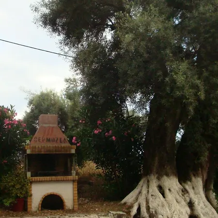 Poros Beach Camping- Studios אתר קמפינג *