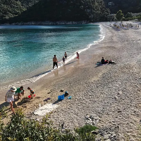 Campingplatz Poros Beach Camping- Studios Mikros Gialos