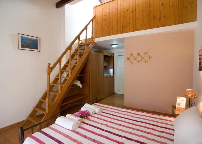 Poros Beach Camping- Studios * Mikros Gialos